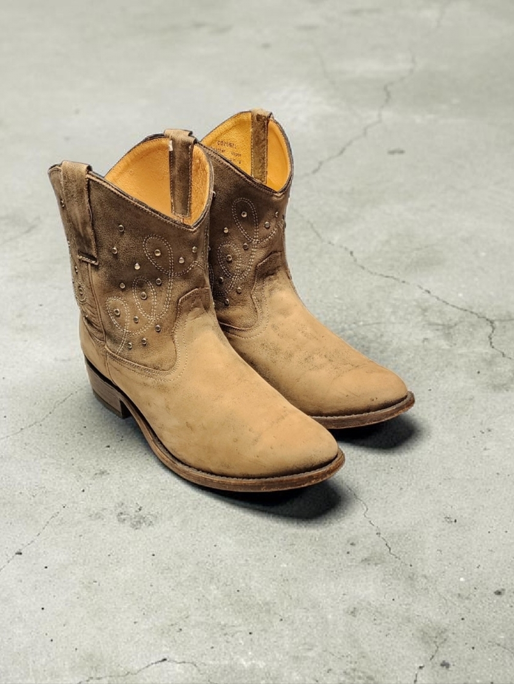 Women Vintage Leather Brown Ankle Cowboy Boots By Miz Mooz Size 10.